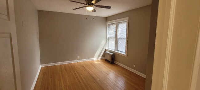 Building Photo - 6926 S Oglesby Ave