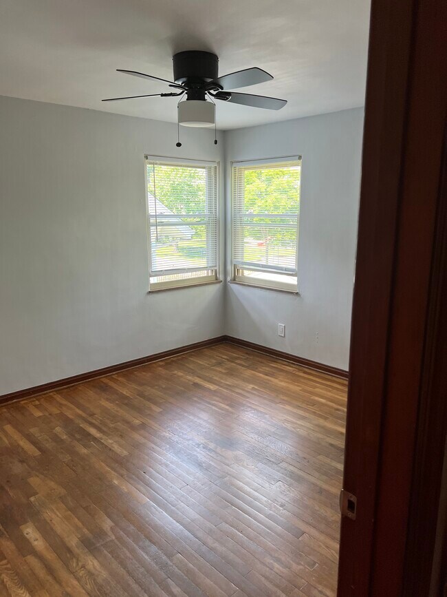 Bedroom 2 - 1136 Northwest Blvd