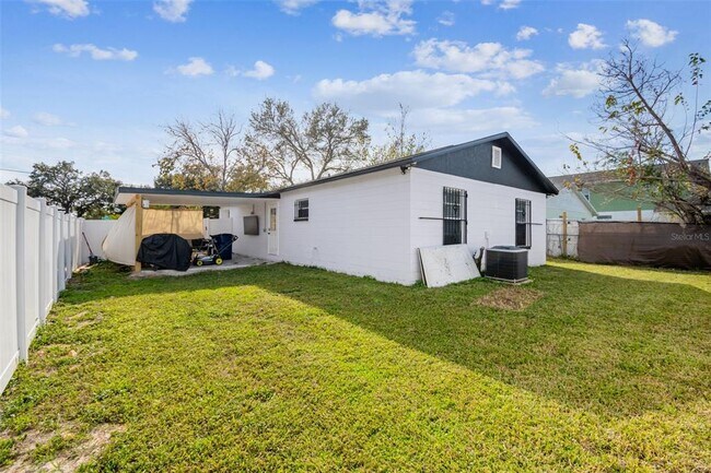 Building Photo - 2101 W Cherry St