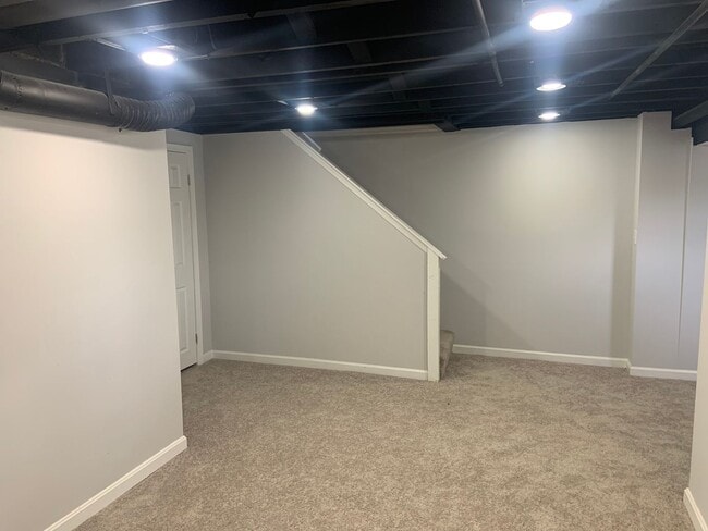 Building Photo - West Baltimore 4 Bedroom 1.5 Bathroom Town...