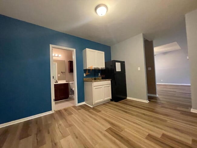 Building Photo - 10880 Mississippi St