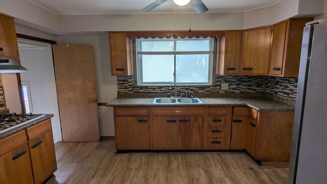 Building Photo - Charming 3-bedroom, 1.5-bathrooms home located in the heart of Akron