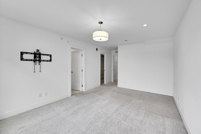 Building Photo - $3,495 = 2 Bed, 2 Bath Townhome in Denver ...