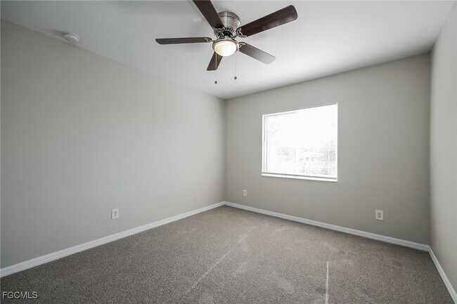 Building Photo - 630 Creuset Ave S