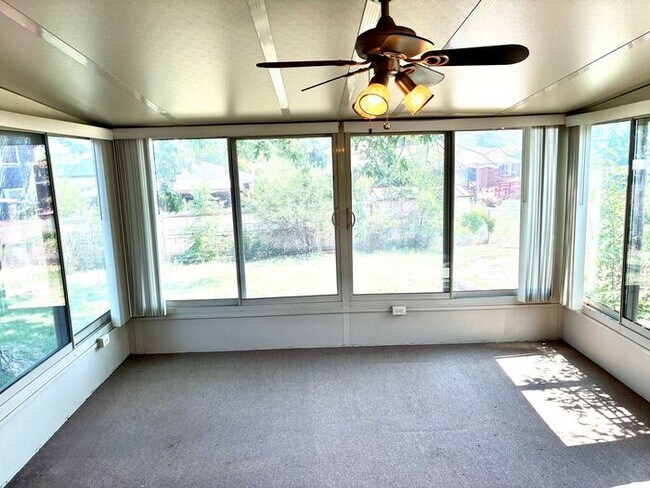 Building Photo - 4 Bedroom, 2 Bathroom Ranch