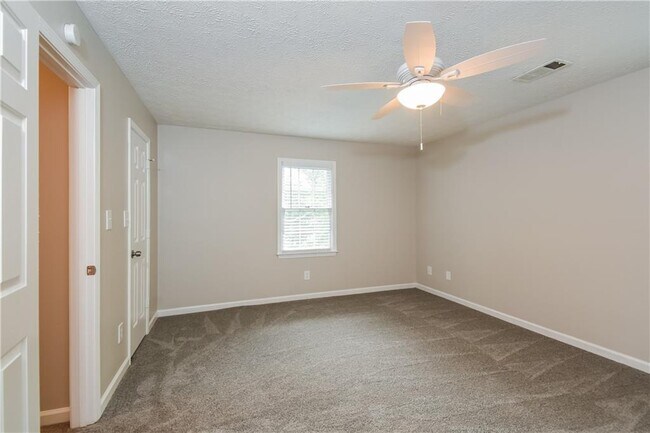 Building Photo - 229 Sleepy Hollow Rd