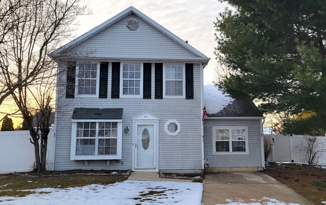 Building Photo - Spacious 3 bedroom house
