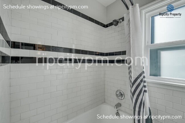 Building Photo - 2521 SE 64th Ave