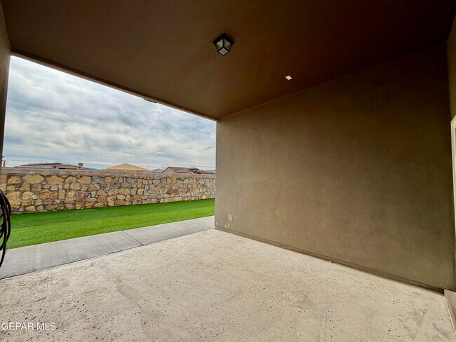 Building Photo - 122 Esther Trl