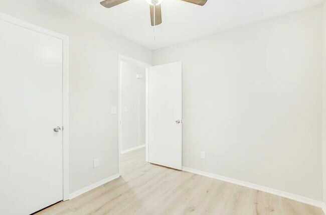 Building Photo - 4857 Aldersbrook Dr