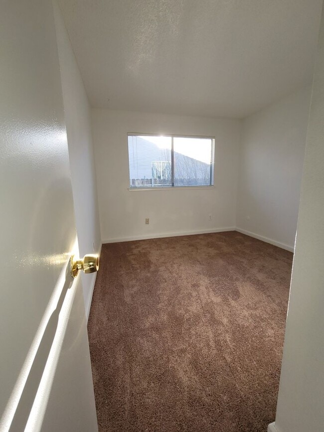 Building Photo - Parkway Home