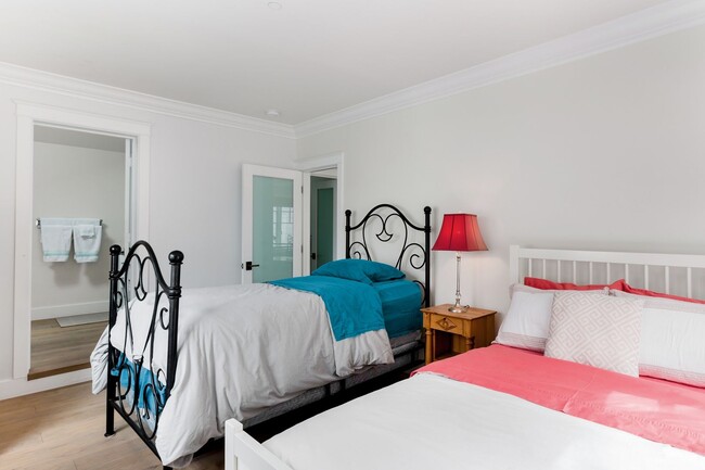 Building Photo - Luxurious 2-Bed, 2.5-Bath Coastal Retreat ...