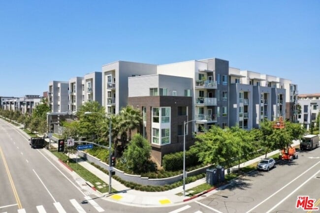 Building Photo - 12655 Bluff Creek Dr