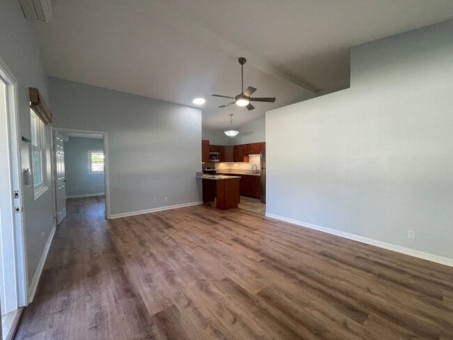 Building Photo - SINGLE LEVEL ONE BEDROOM DUPLEX UNIT IN KAILUA