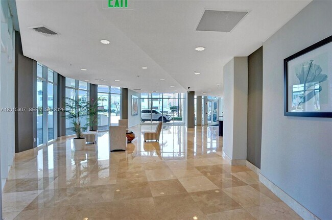 Building Photo - 6515 Collins Ave