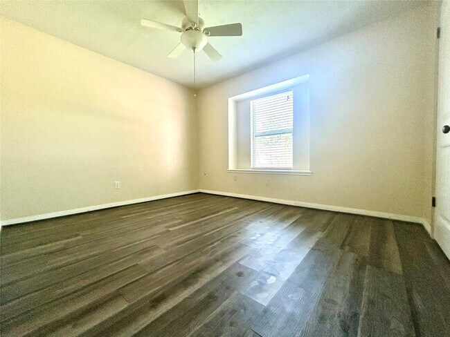 Building Photo - 1602 Dixie Hollow St