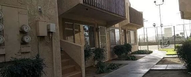 Building Photo - Beautiful 2 Bed / 2 Bath  Upstairs Condo In Colton!