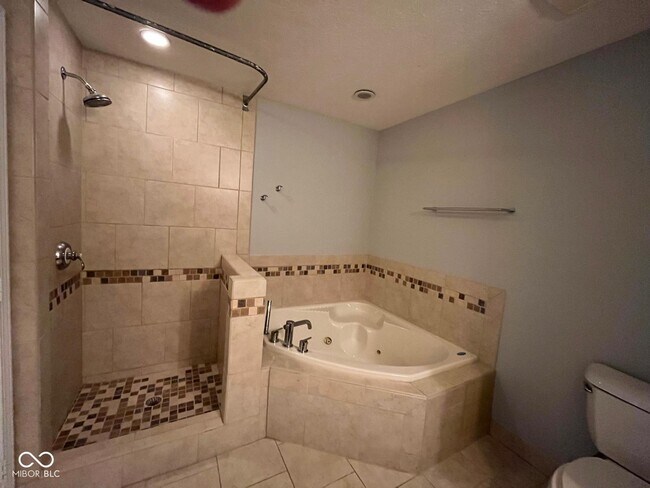 Building Photo - 12028 Esty Way