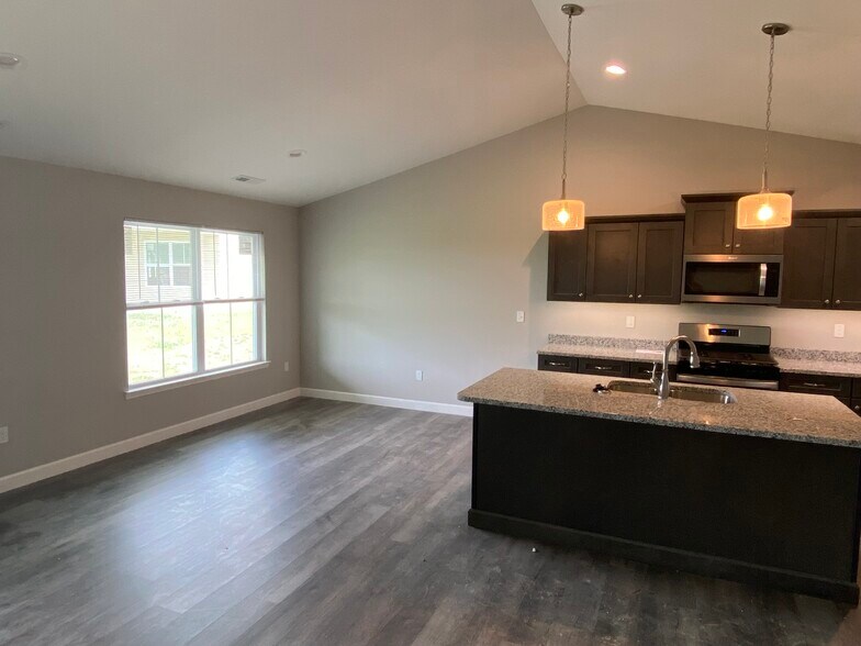 Building Photo - 20 Sonata Ln