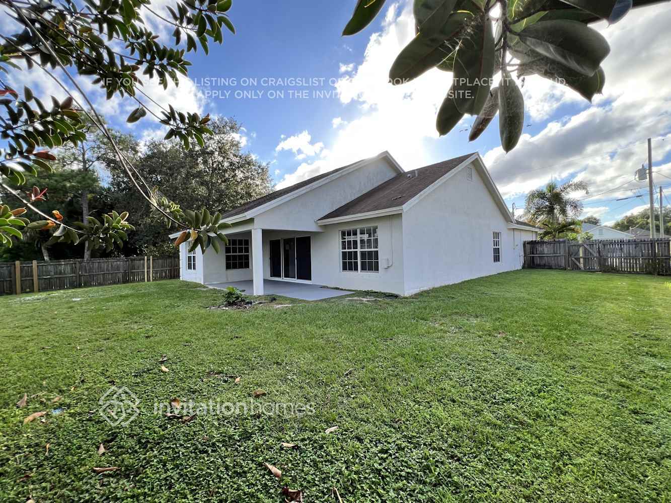 Building Photo - 2265 SW Picture Terrace