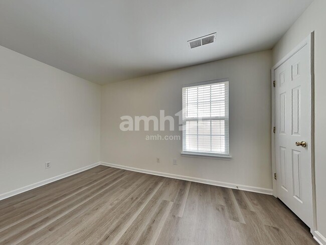 Building Photo - 2436 Carmathen Rd