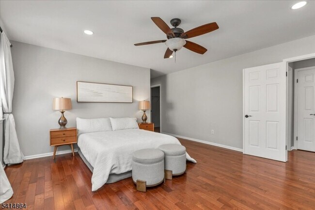 Building Photo - 40 Primrose Ln