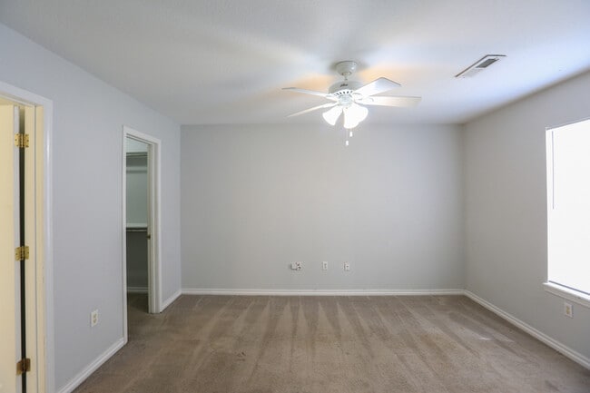 Building Photo - 602 Camellia Dr