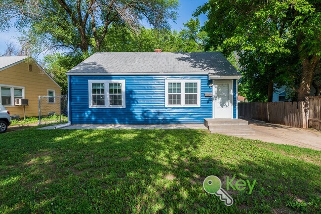 Primary Photo - Freshly remodeled 2 bedroom + 2 bonus room...