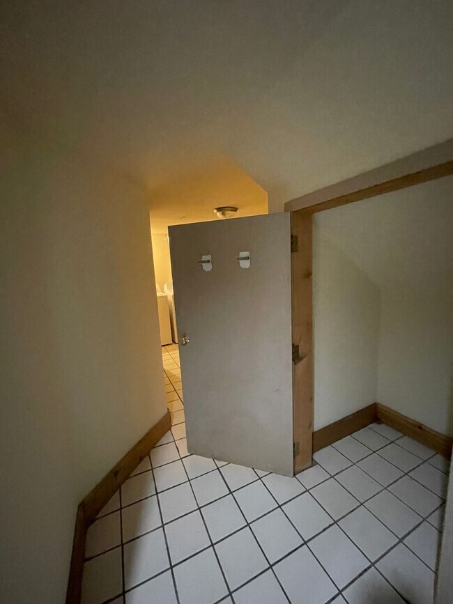 Building Photo - 194 E 14th Ave