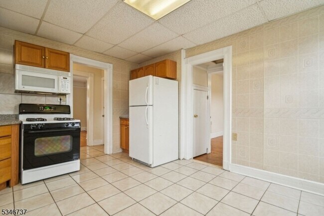 Building Photo - 44 Elm St