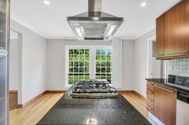 Building Photo - 1206 Lynn Terrace