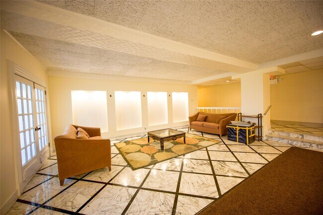 Building Photo - 77 S Park Ave