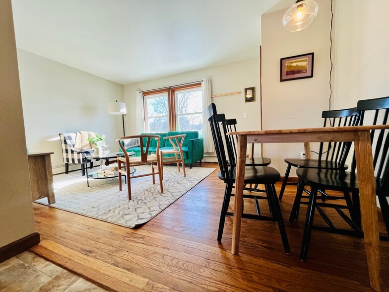 Primary Photo - 358 N Winooski Ave
