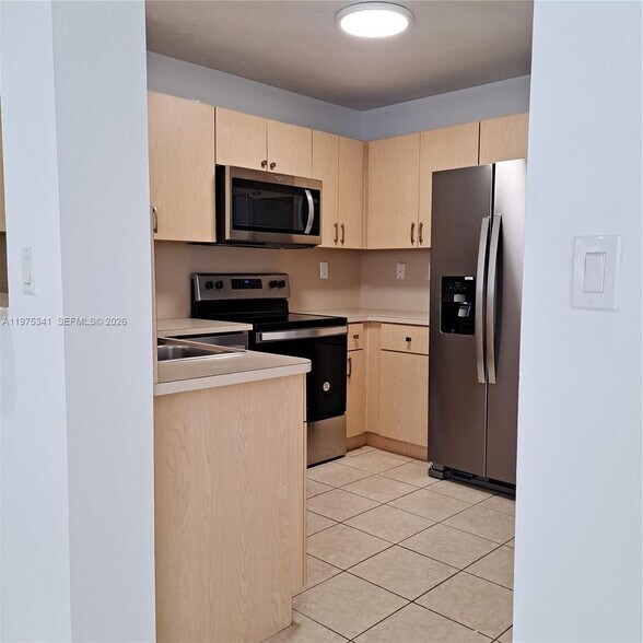 Building Photo - 642 SW 106th Ave