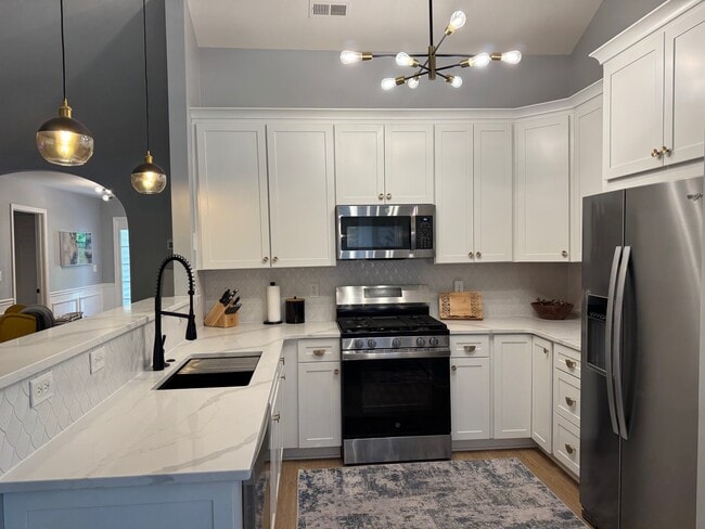 Building Photo - 1430 Deer Forest Dr