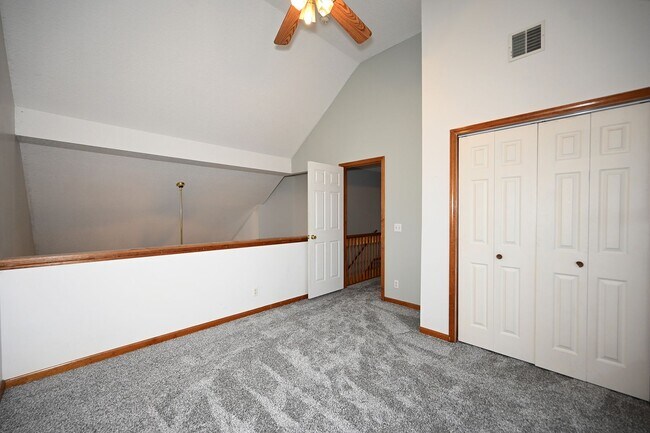Building Photo - 4 Bedroom,2.5 Bath with 2-car garage Platt...