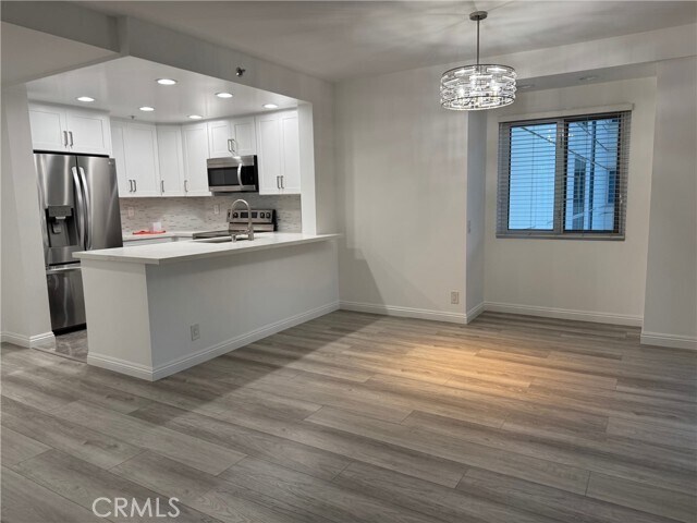 Building Photo - 525 E Seaside Way