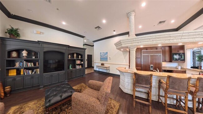 Building Photo - 4102 Central Sarasota Pkwy