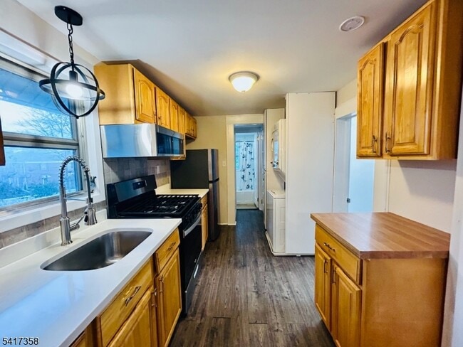 Building Photo - 36 Cross St