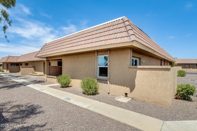 Building Photo - 311 W Pontiac Dr