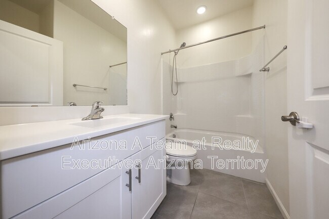 Building Photo - 4882 E Greenway Wash Dr