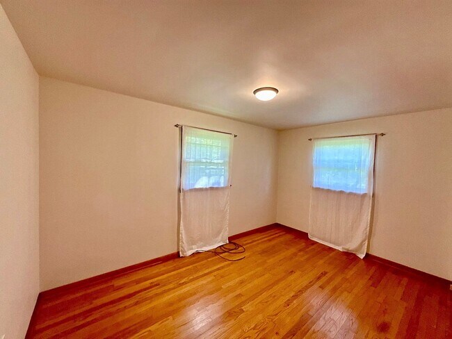 Building Photo - 329 Fairview Dr