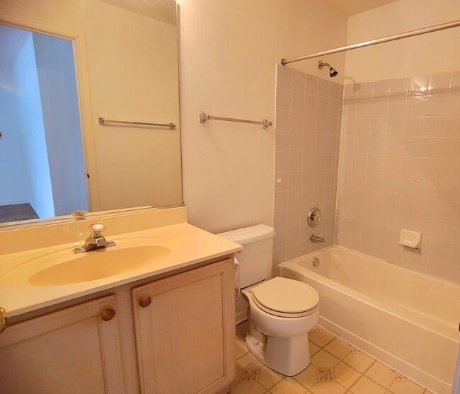 Building Photo - 2125 Fulham Dr