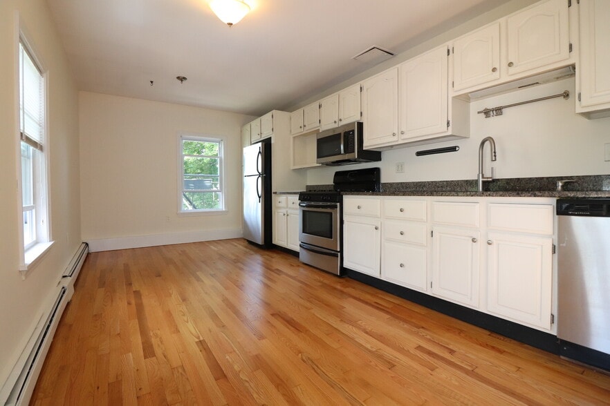 Building Photo - 13 Vinton St