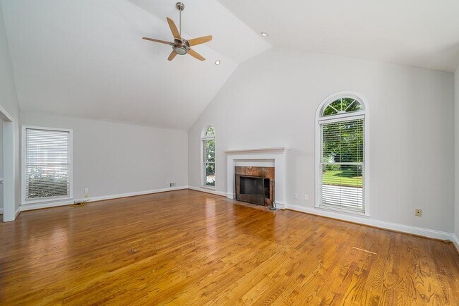 Building Photo - 1158 Alexandria Ct NE