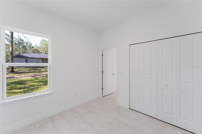 Building Photo - 627 W Glenhaven Dr