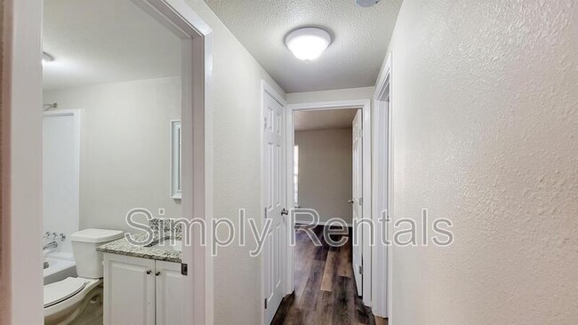 Building Photo - 1221 Stanford St