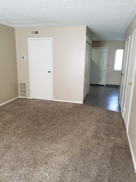 Family room - 2982 Donnylane Blvd