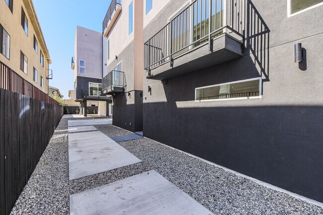 Building Photo - Luxury 2026 Townhomes with Massive Bedrooms + Decks with Views