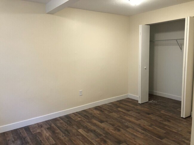 Building Photo - 106 Messer St